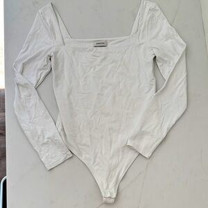 Aritzia Babaton Countour Squareneck Long Sleeve Bodysuit